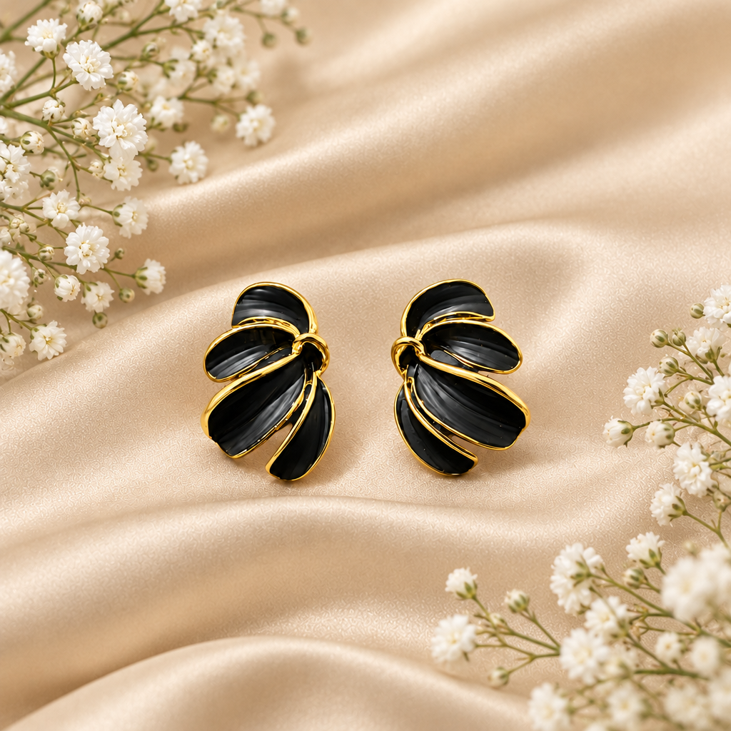 Runaway Bride Black Earring