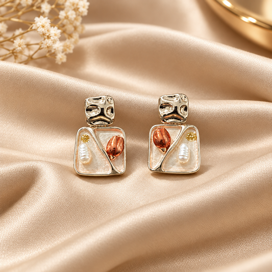 Tulip & Pearl Peach Earring